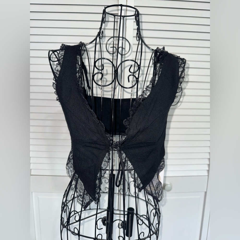NWT🖤Commence Fly Away Fairytale Lace Trim Crop Cami Top in Black Size S